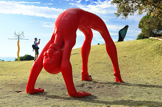 Rainbow, by Chen Wenling at the 
					Scupture by the Sea exhibition on the Bondi to Tamarama coastal walk, Sydney